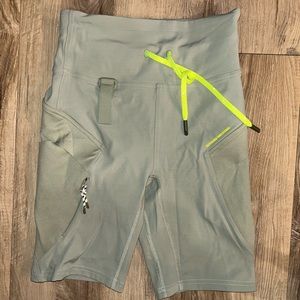 Lululemon cargo hiking biker short